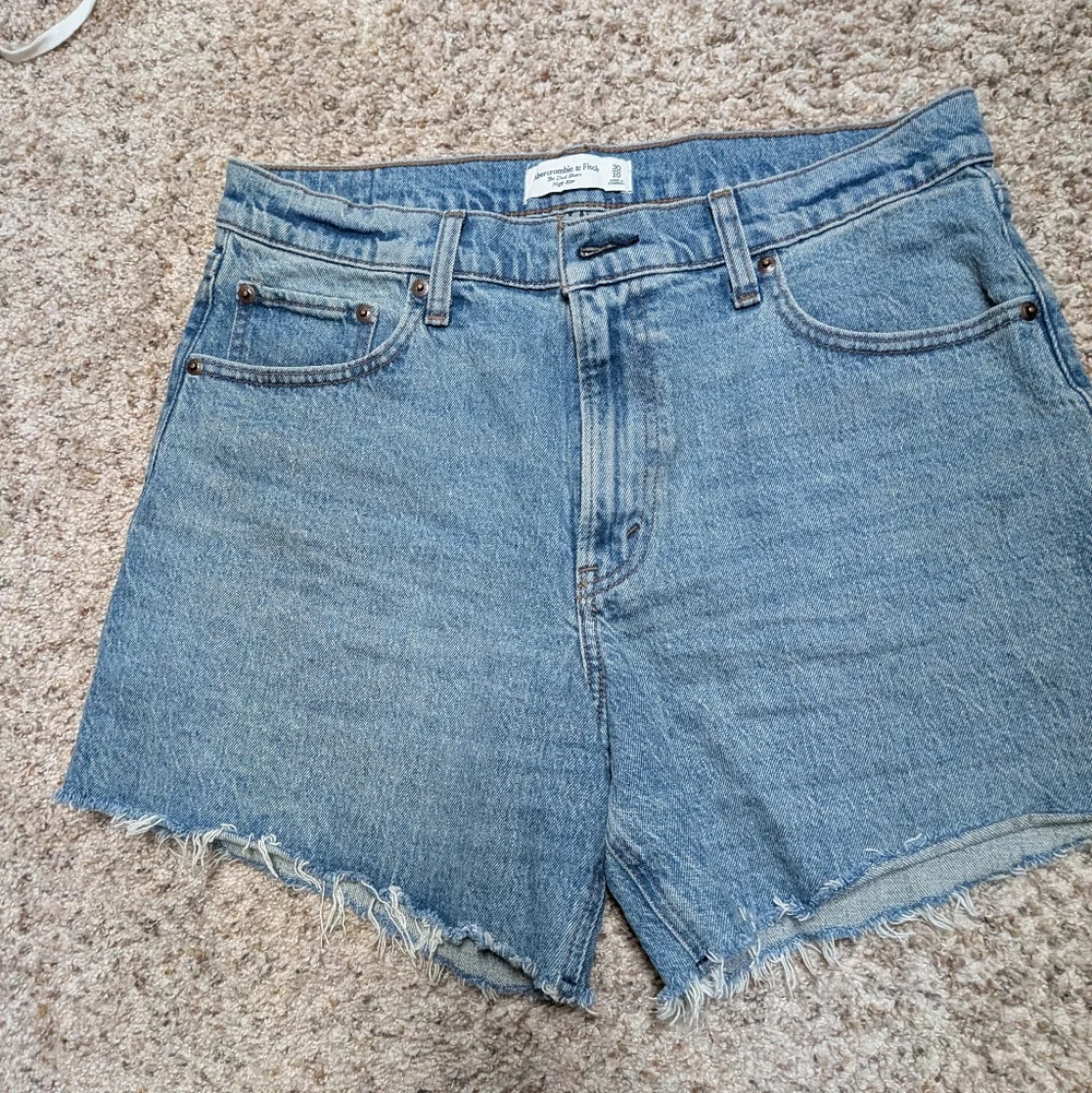 Abercrombie And Fitch High Rise Dad Short - Picture 5 of 6